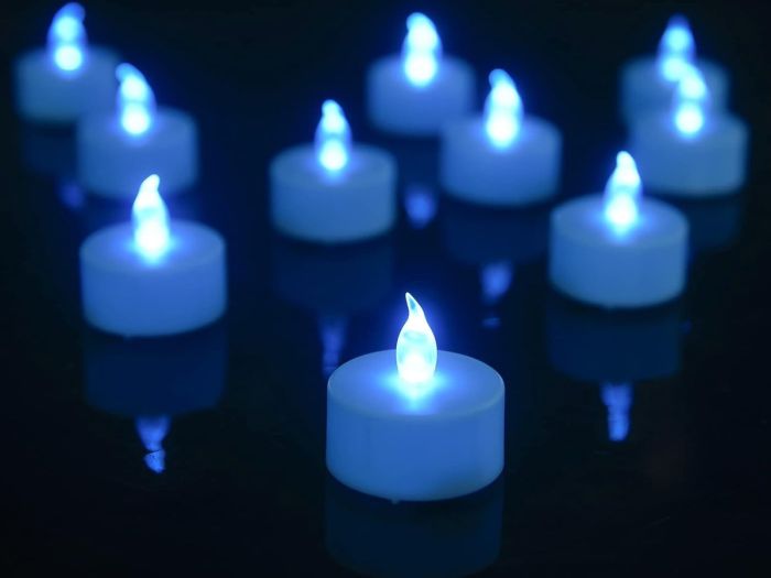 12 Blue Steady Tealights