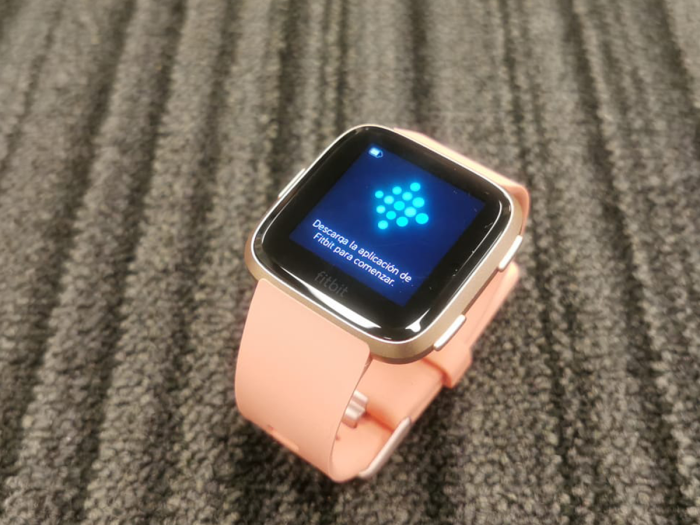 FAULTY Fitbit Versa Peach/Rose Gold Heart Rate Fitness Activity Tracker with fitpay FB505