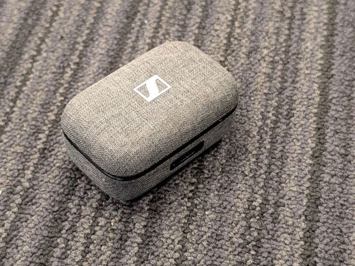 Sennheiser Momentum True Wireless 3 Headphone Graphite Case Only (used)