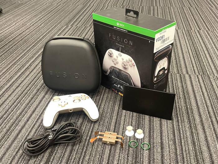 FAULTY PowerA Fusion Pro Wired Controller for Xbox and PC (White)