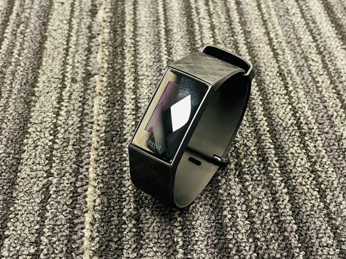 FAULTY Fitbit Charge 3 Advanced 371485 Health and Fitness Tracker Black 