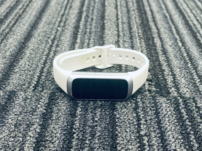 FAULTY Samsung Galaxy Fit Fitness Activity Tracker SM-R370 Silver