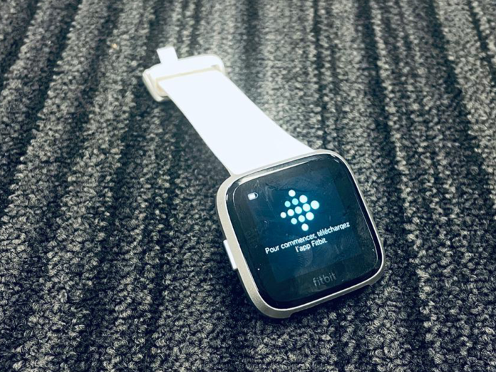 FAULTY Fitbit Versa Lite Activity Tracker Fitness Smartwatch  Silver/White FB415