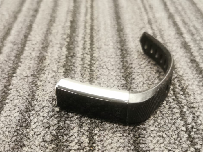 FAULTY Fitbit FB408 Alta Heart Rate with Wrist Band with Black Strap (L/G)