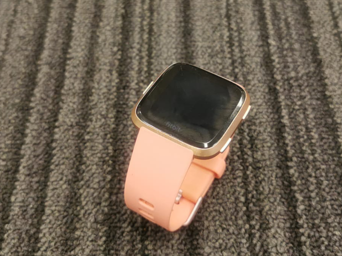 FAULTY Fitbit Versa Peach/Rose Gold Heart Rate Fitness Activity Tracker Watch with fitpay FB505