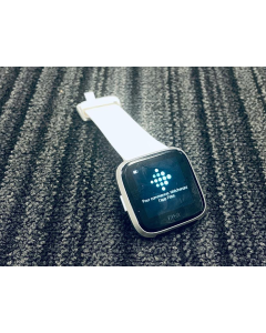 FAULTY Fitbit Versa Lite Activity Tracker Fitness Smartwatch Silver/White FB415