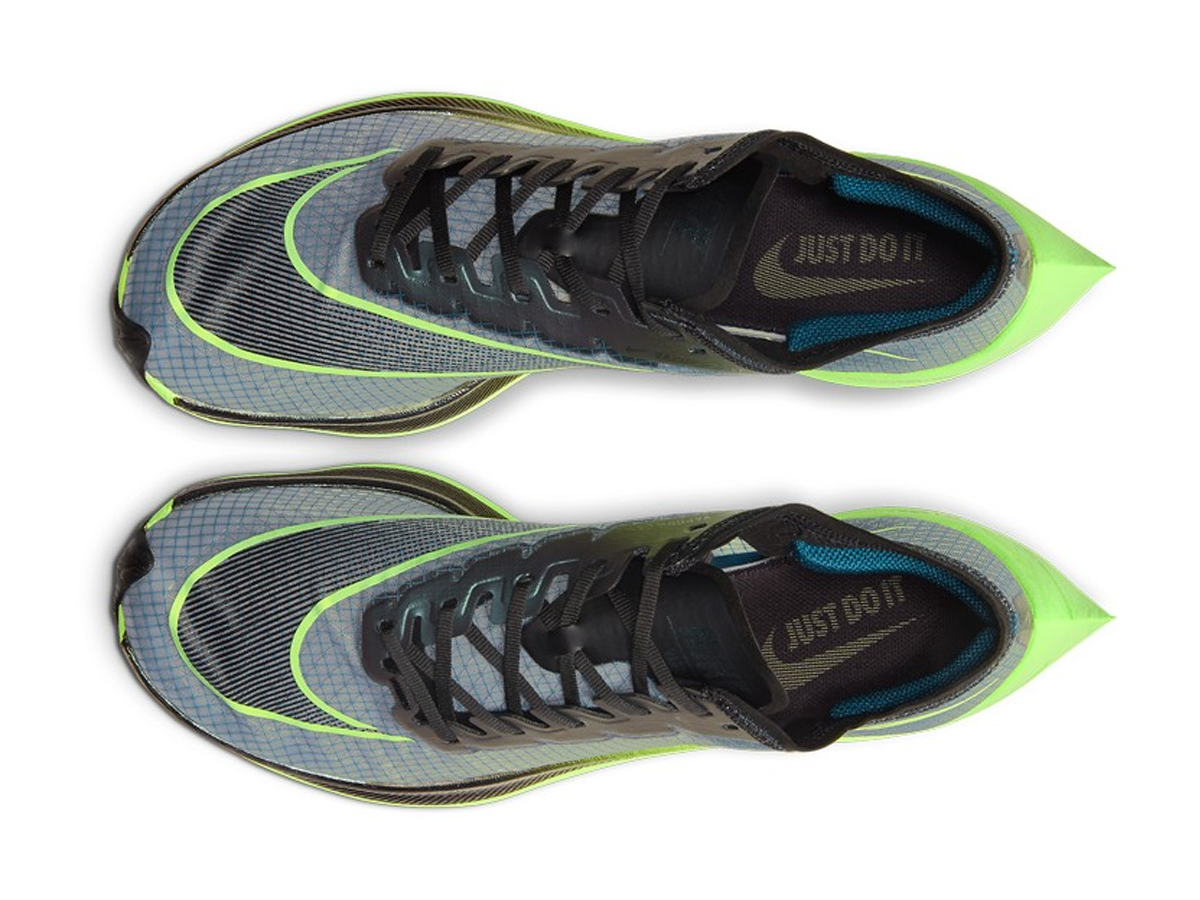 nike zoom fly carbon fiber plate
